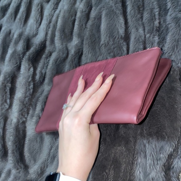 🍂Summer & Rose Maroon Clutch! - Picture 2 of 8